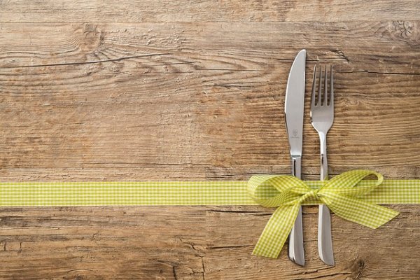 knife and fork tied with a gift ribbon