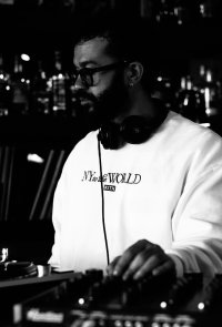 Vinyl and Cocktails. Nando image