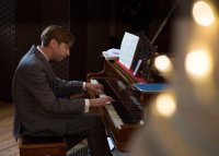 Tom Jurkiewicz Trio image
